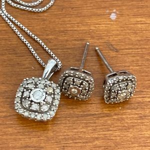 Women’s necklace and earrings